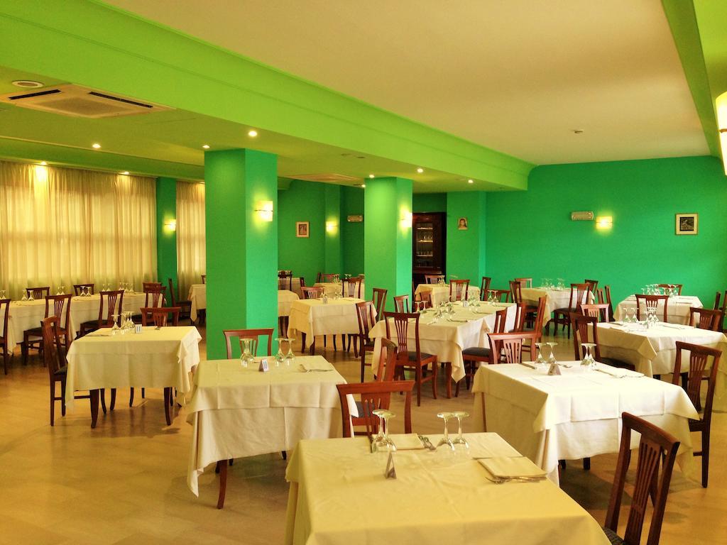 באסטיה אומברה Hotel Santa Lucia מראה חיצוני תמונה