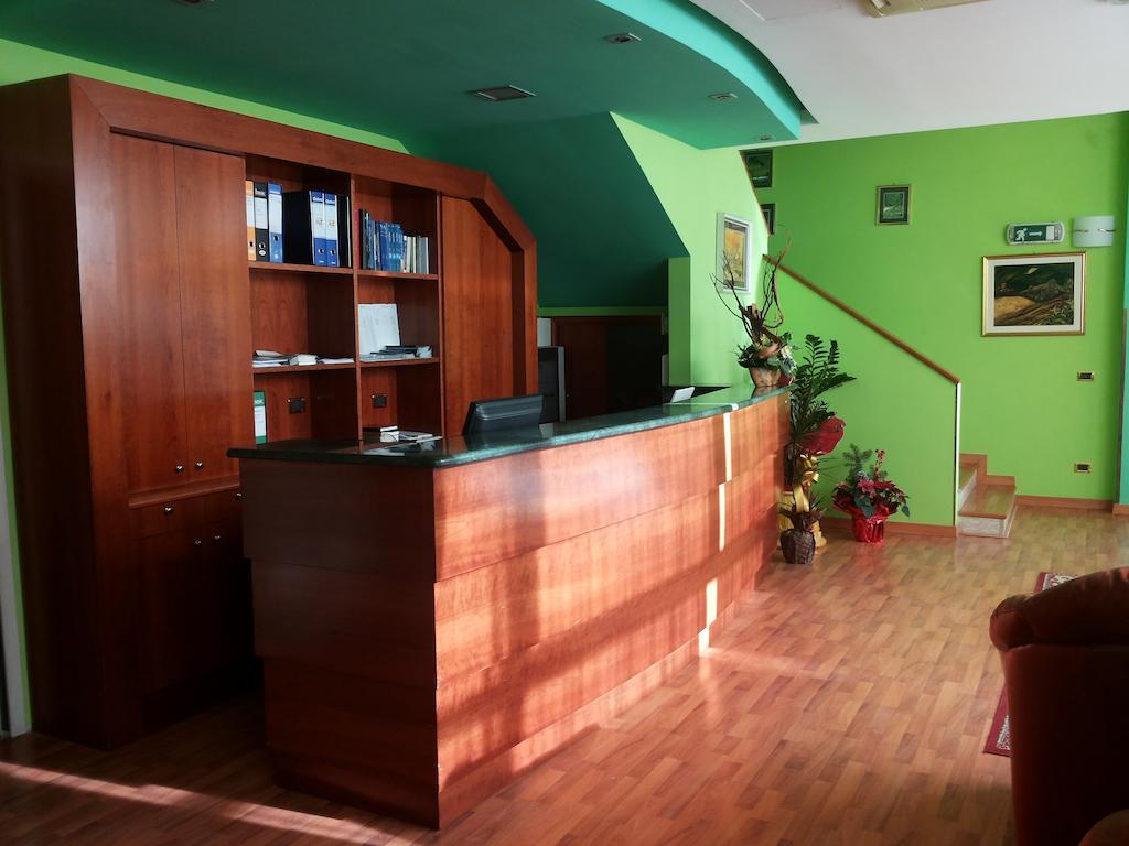 באסטיה אומברה Hotel Santa Lucia מראה חיצוני תמונה