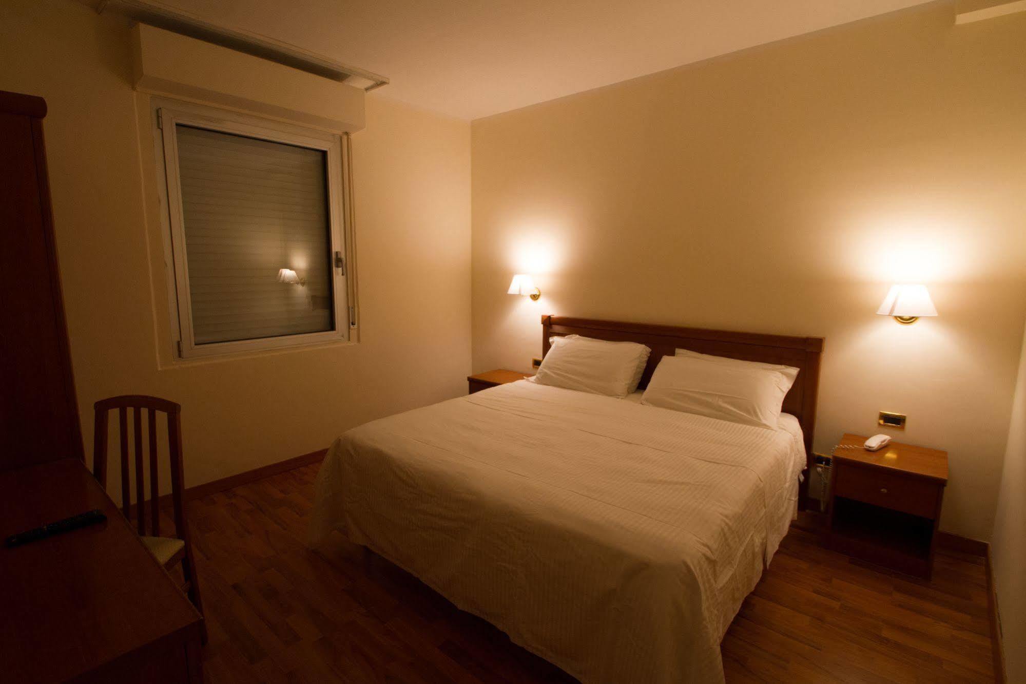 באסטיה אומברה Hotel Santa Lucia מראה חיצוני תמונה