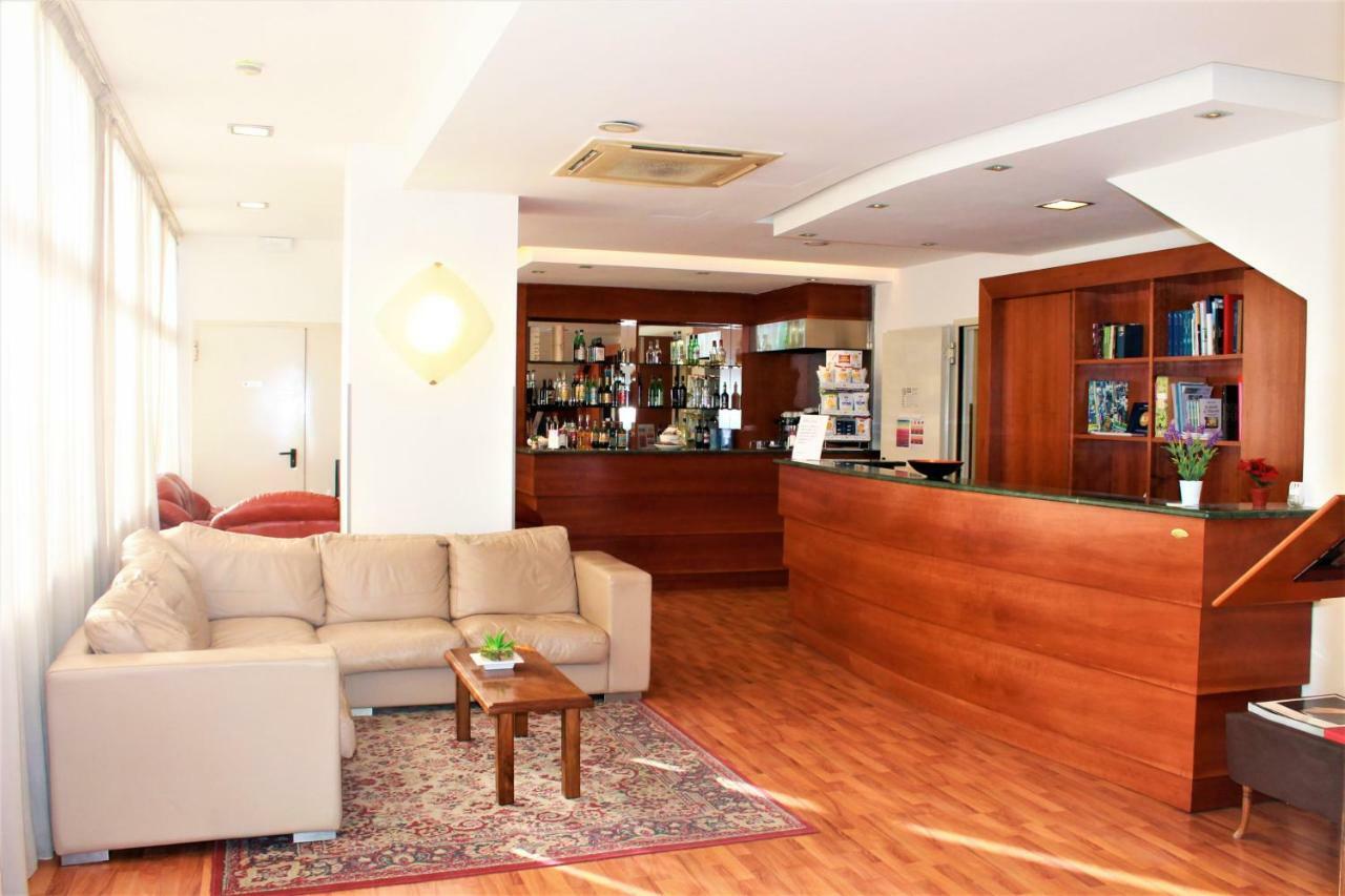 באסטיה אומברה Hotel Santa Lucia מראה חיצוני תמונה