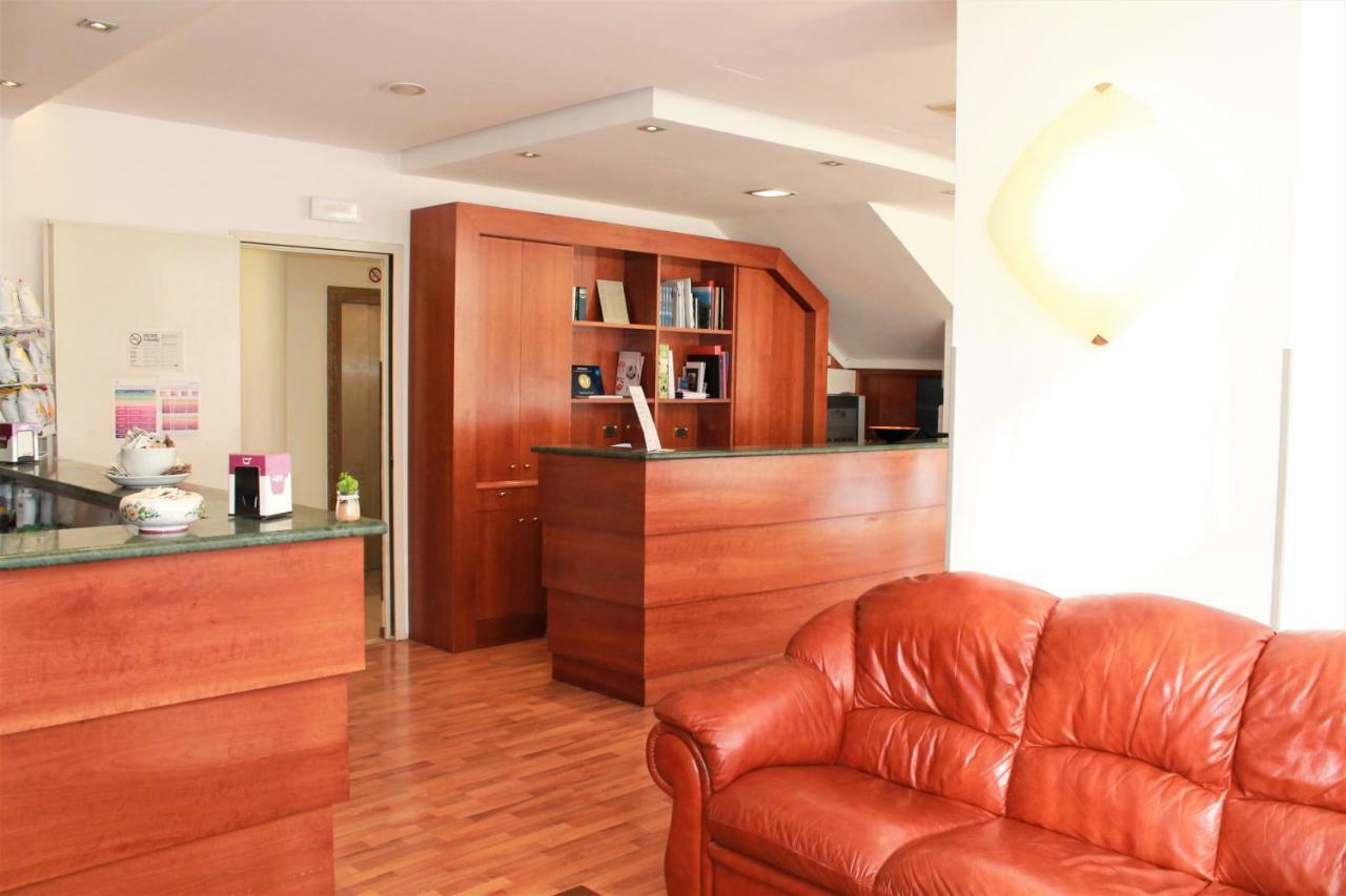 באסטיה אומברה Hotel Santa Lucia מראה חיצוני תמונה