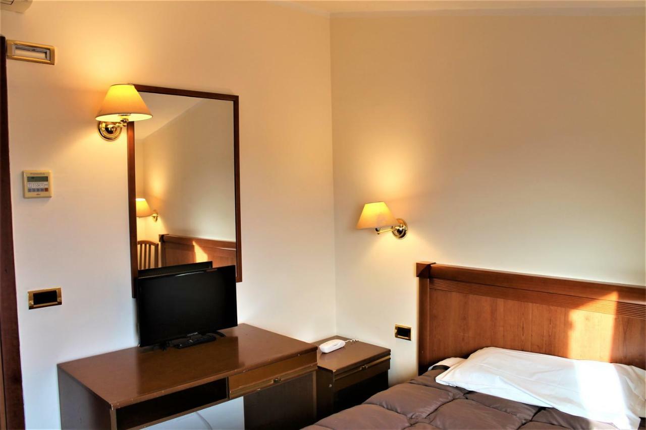 באסטיה אומברה Hotel Santa Lucia מראה חיצוני תמונה