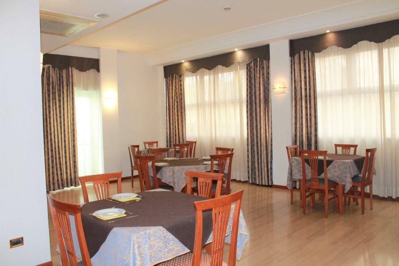 באסטיה אומברה Hotel Santa Lucia מראה חיצוני תמונה